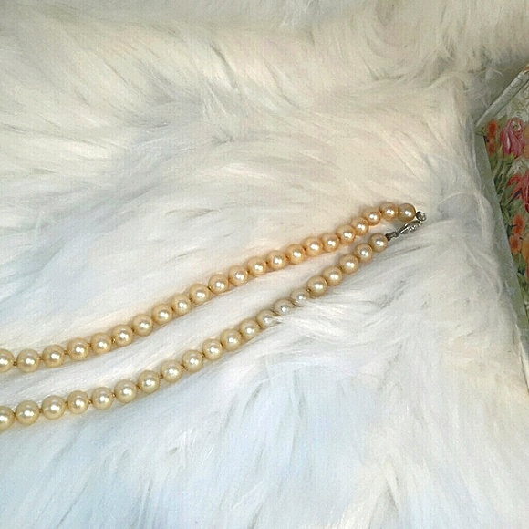 Vintage Faux Pearls Strand Necklace Hand-tied pearls Avante Garde Wedding Party - Picture 2 of 8